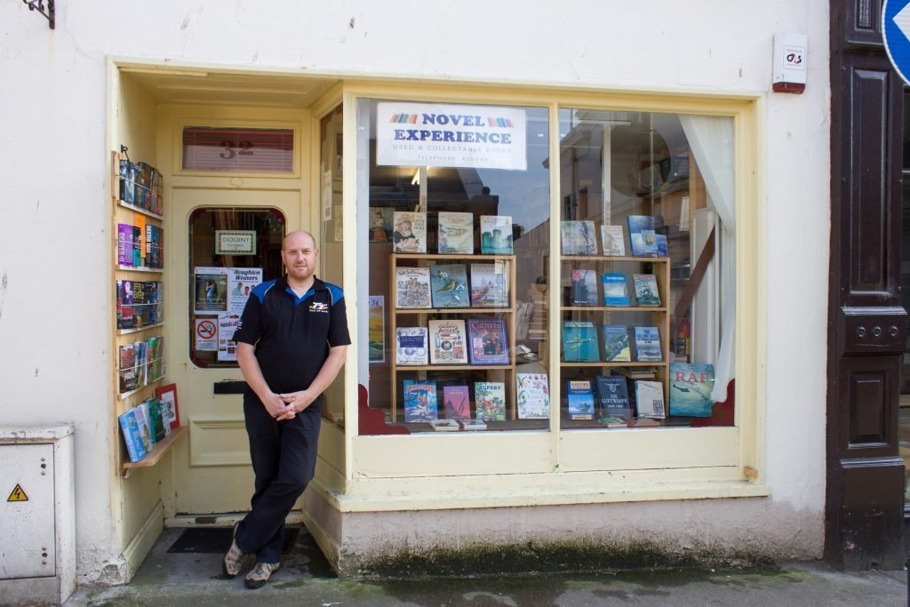Novel Experience (book shop)